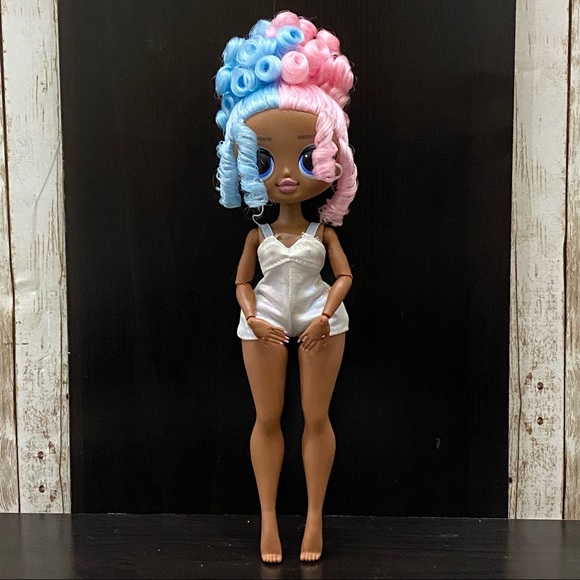L.O.L Surprise OMG  Sweets 9" Fashion Doll - Picture 1 of 9